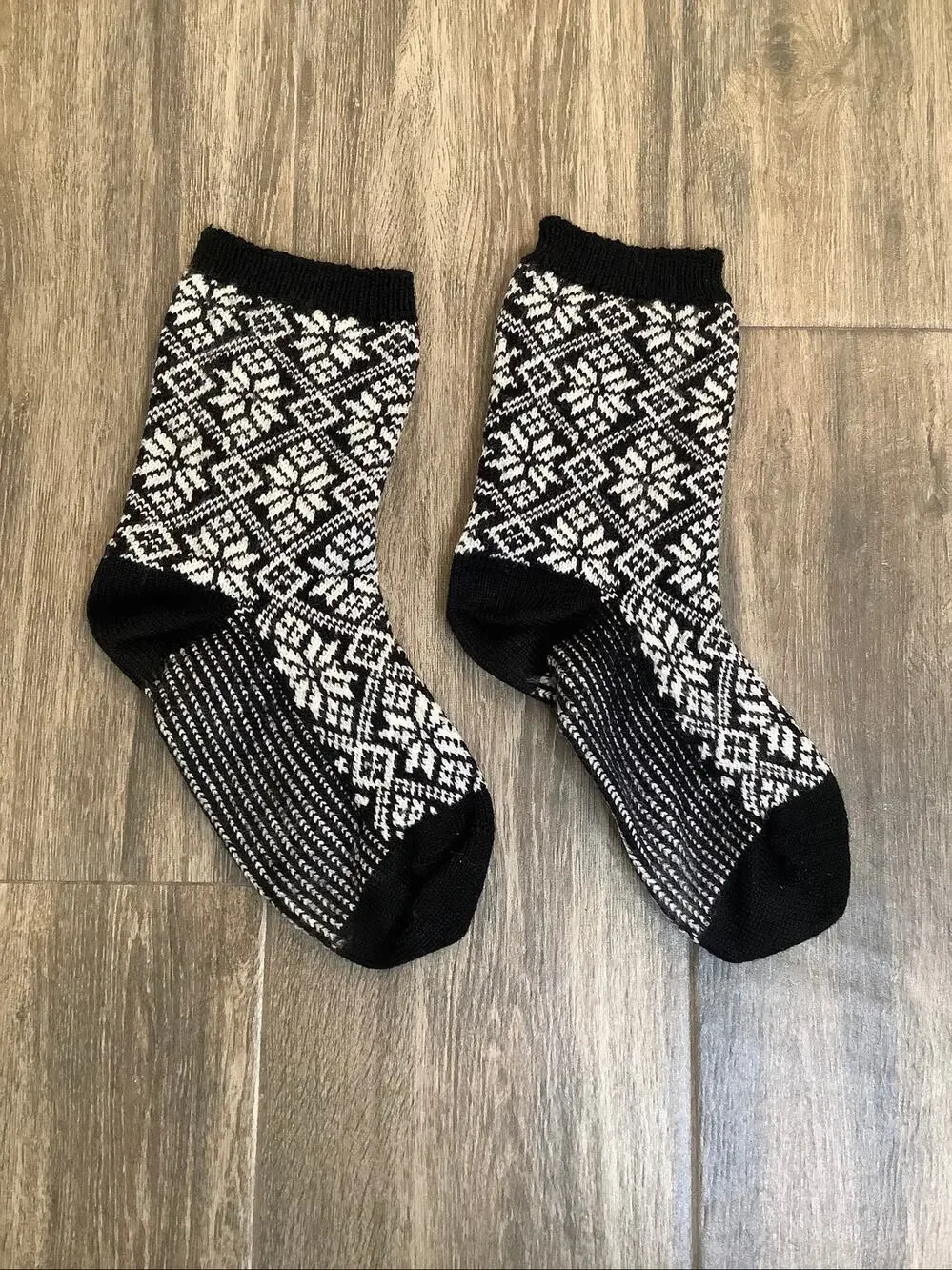 Smartwool Women's S Everyday Cozy Traditional Black Snowflake Crew Socks A26-3